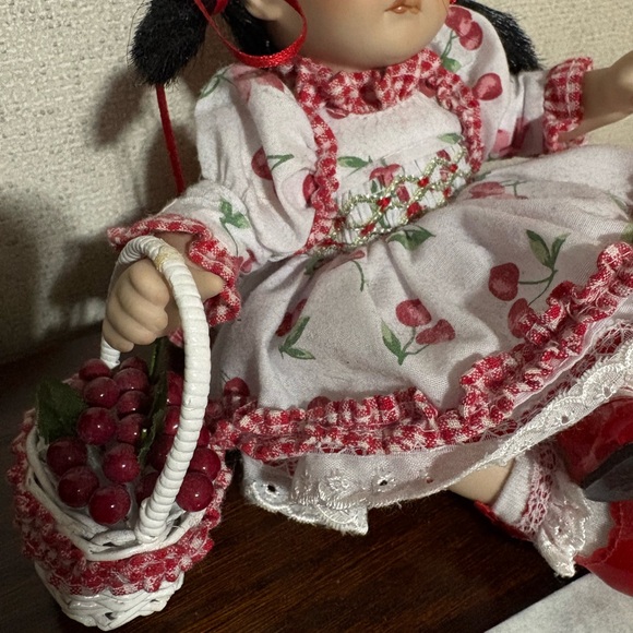 Marie Osmond porcelain doll - Picture 3 of 10